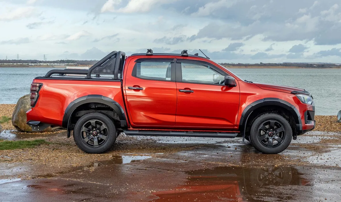 Isuzu D-max side profile